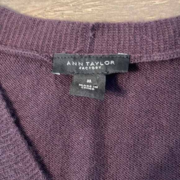 ๐3/$15๐Ann Taylor Factory cross front sweater. Size Med. - Picture 4 of 10